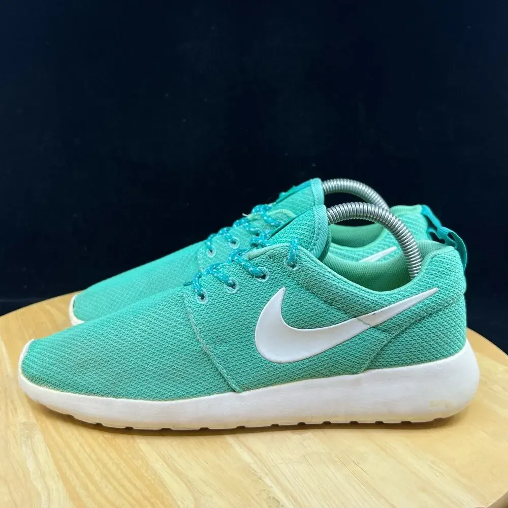 Nike Roshe Teal Blue/ White Womens athletic shoe Size 8.5